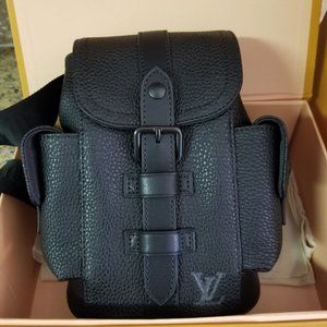 Louis Vuitton Christopher XS M58495 unisex crossbody bag.